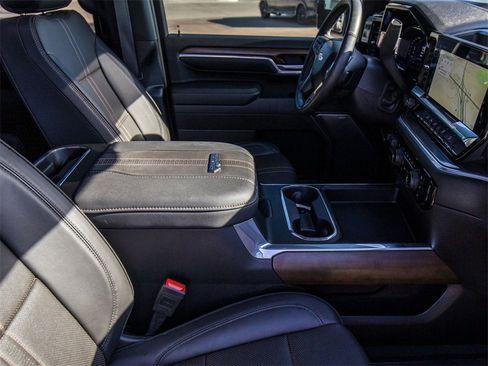 Used 2025 Chevrolet Silverado 2500 High Country w/ High Country Premium Package image 17