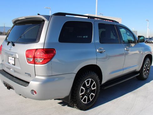 Used 2016 Toyota Sequoia SR5 image 3