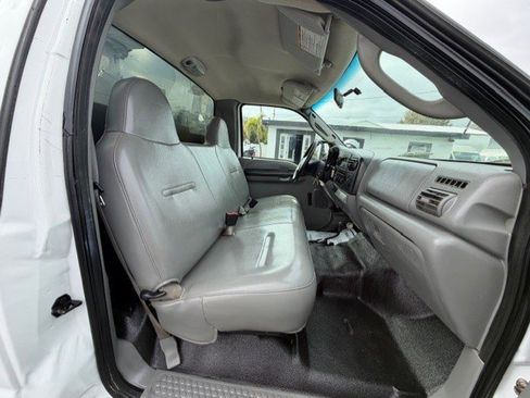 Used 2006 Ford F550 4x4 Regular Cab Super Duty image 17