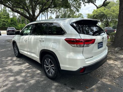 Used 2018 Toyota Highlander XLE FWD image 3