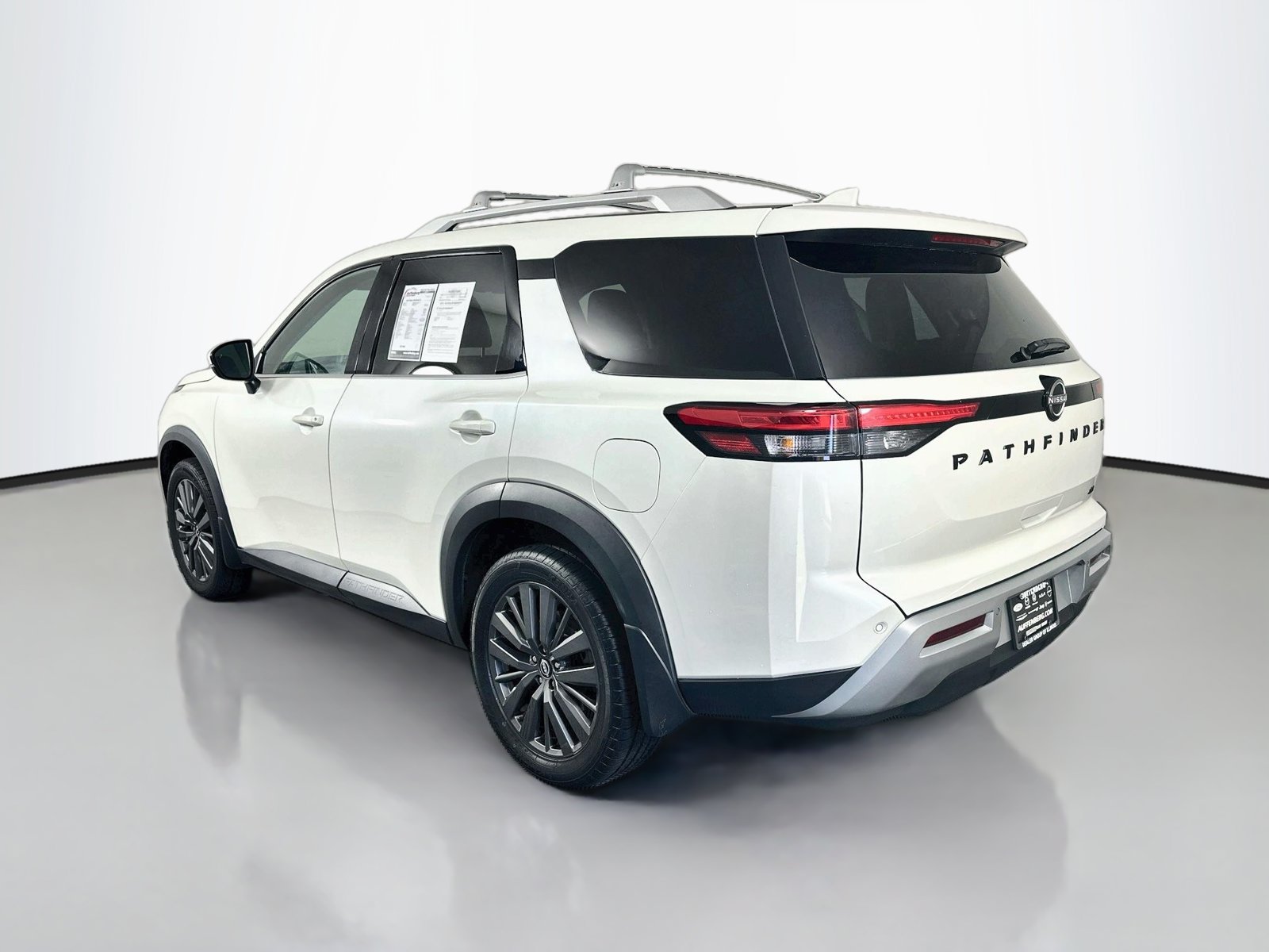 Certified 2022 Nissan Pathfinder SL w/ SL Premium Package FWD image 5