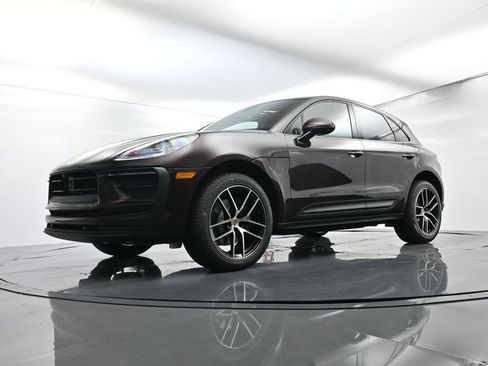 Certified 2025 Porsche Macan AWD/4WD image 46