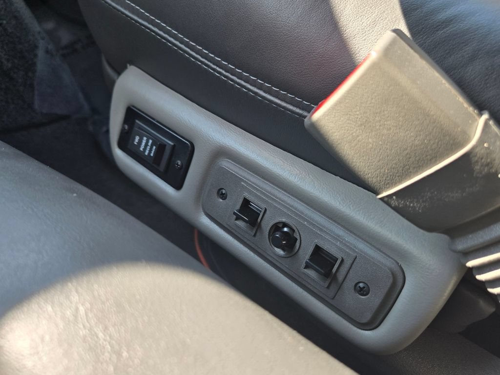 Used 2022 Chevrolet Express 2500 Extended w/ Enhanced Convenience Package RWD image 18