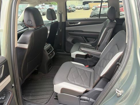 Certified 2024 Volkswagen Atlas Peak Edition SE AWD/4WD image 13