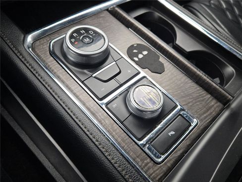 Used 2021 Ford Expedition Limited image 32