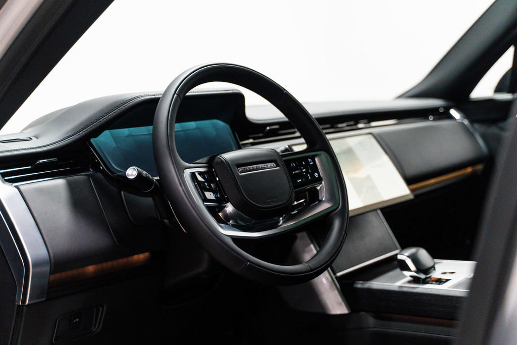Used 2025 Land Rover Range Rover SV AWD/4WD image 90