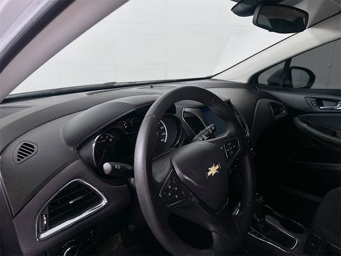 Used 2017 Chevrolet Cruze LT w/ Sun And Sound Package image 9