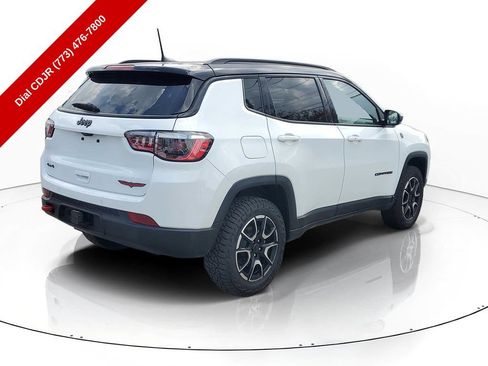Used 2025 Jeep Compass Trailhawk w/ Trailhawk Convenience Group AWD/4WD image 4