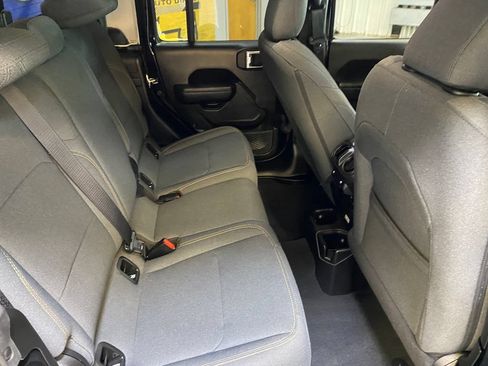 Used 2024 Jeep Gladiator Sport AWD/4WD image 26