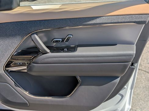 Used 2025 Land Rover Range Rover Sport Dynamic SE image 38