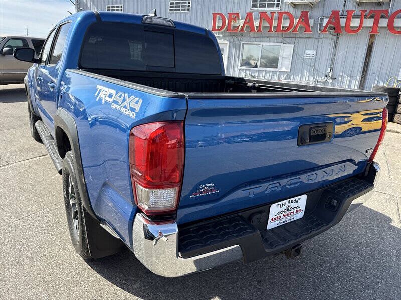 Used 2017 Toyota Tacoma TRD Off-Road w/ Tow Package AWD/4WD image 5