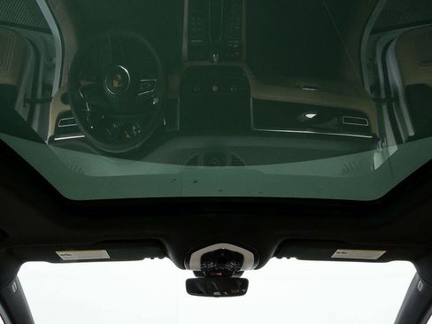Certified 2026 Porsche Macan Turbo AWD/4WD image 20