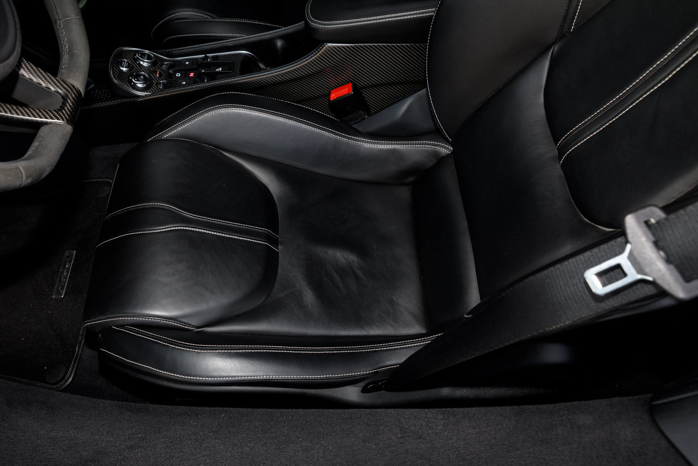 Used 2018 McLaren 570S RWD image 40