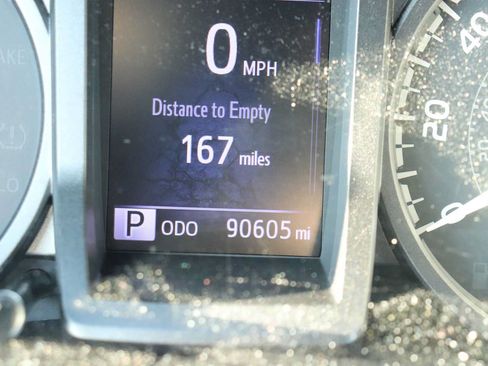 Used 2017 Toyota Tacoma TRD Sport w/ Tow Package (A/T) AWD/4WD image 11