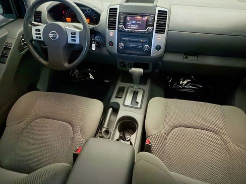 Used 2018 Nissan Frontier SV AWD/4WD image 12