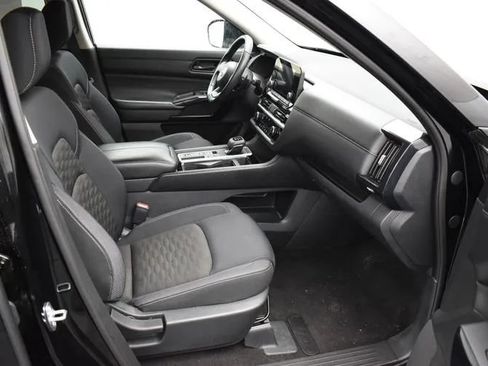 Used 2024 Nissan Pathfinder SV FWD image 17