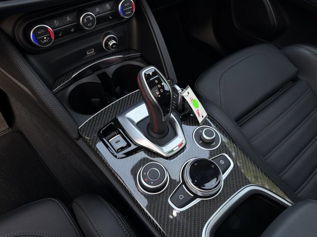 Used 2023 Alfa Romeo Stelvio Estrema AWD/4WD image 22