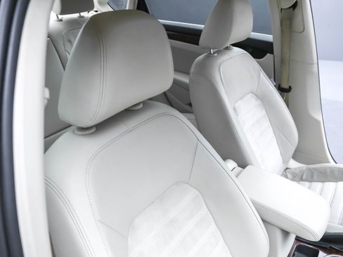 Used 2013 Volkswagen Passat TDI SEL Premium FWD image 6