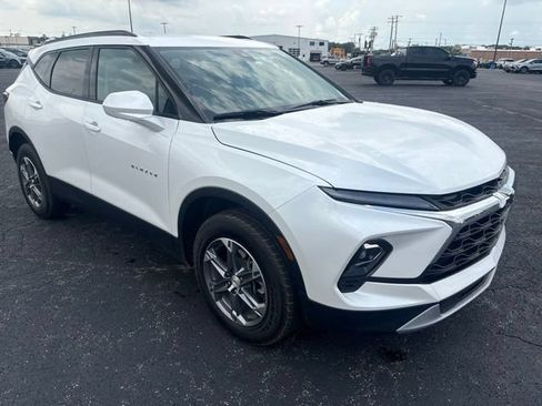 Used 2024 Chevrolet Blazer LT w/ Convenience Package FWD image 3