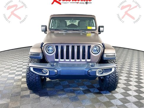 Used 2018 Jeep Wrangler Unlimited Sahara image 2