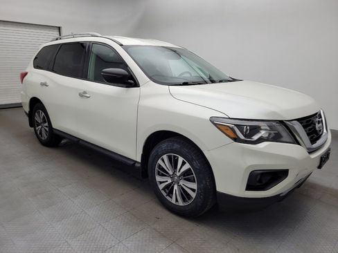 Used 2017 Nissan Pathfinder SV image 11