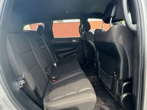 Used 2018 Jeep Grand Cherokee Laredo AWD/4WD image 15