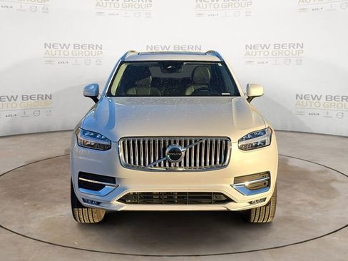 Certified 2025 Volvo XC90 B5 Core AWD/4WD image 8