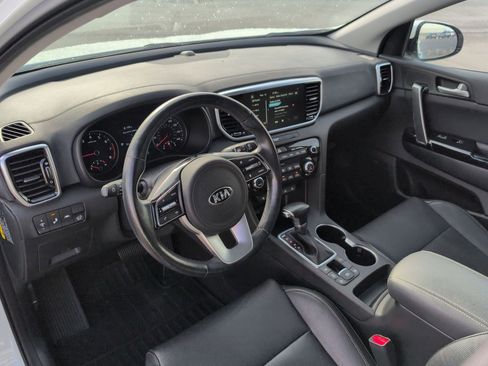 Used 2021 Kia Sportage EX w/ EX Technology Package image 9