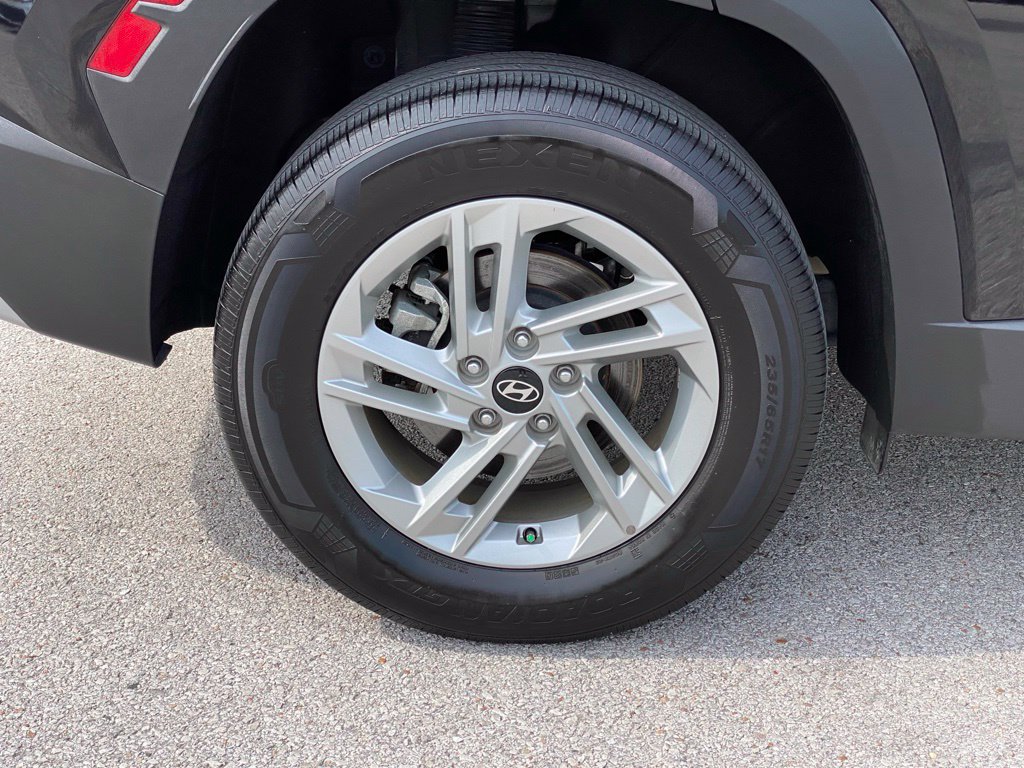 Used 2025 Hyundai Tucson SE AWD/4WD image 10