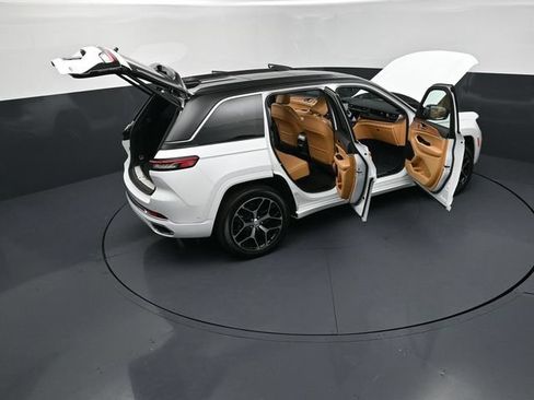 Used 2025 Jeep Grand Cherokee Summit AWD/4WD image 30