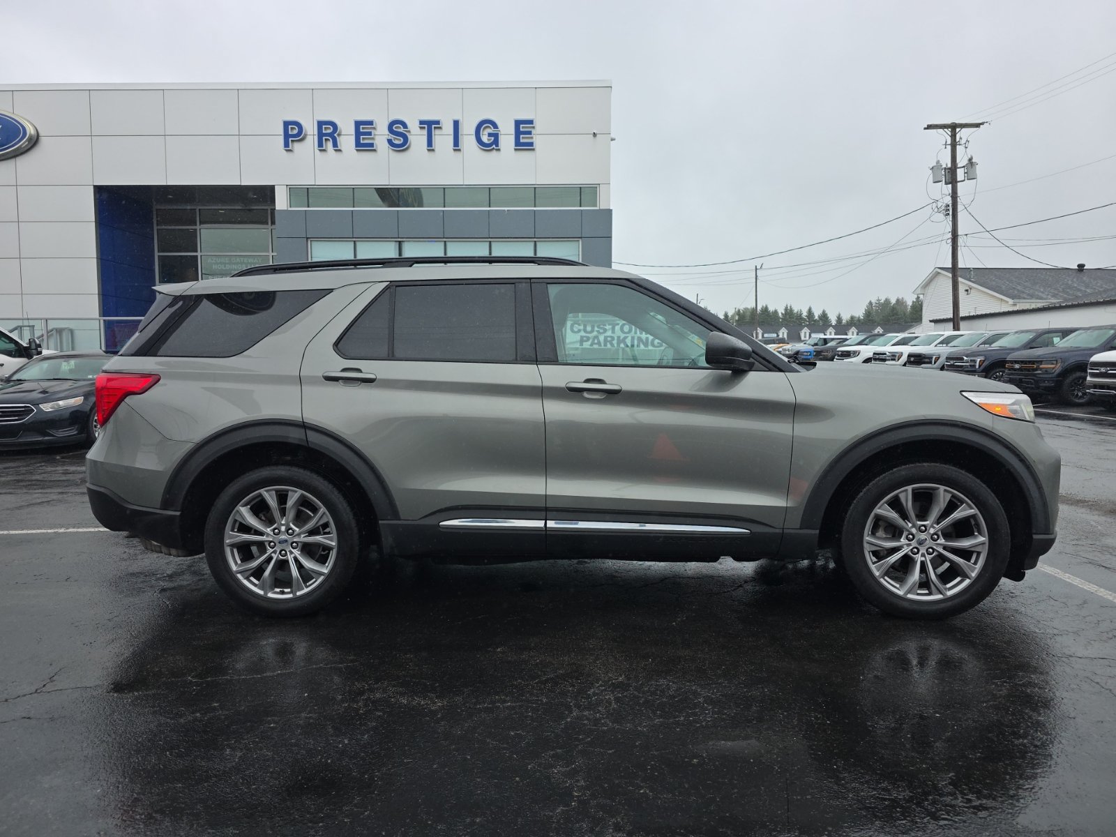 Used 2020 Ford Explorer XLT w/ Equipment Group 202A AWD/4WD image 2