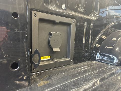 Used 2024 Ford F150 Lariat image 12