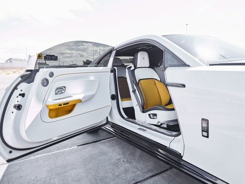 Used 2025 Rolls-Royce Spectre Black Badge image 23