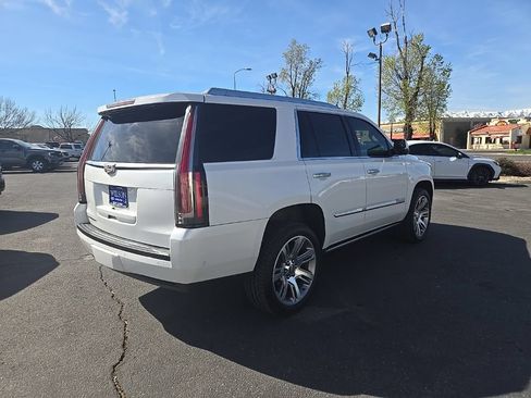 Used 2019 Cadillac Escalade Premium Luxury AWD/4WD image 5