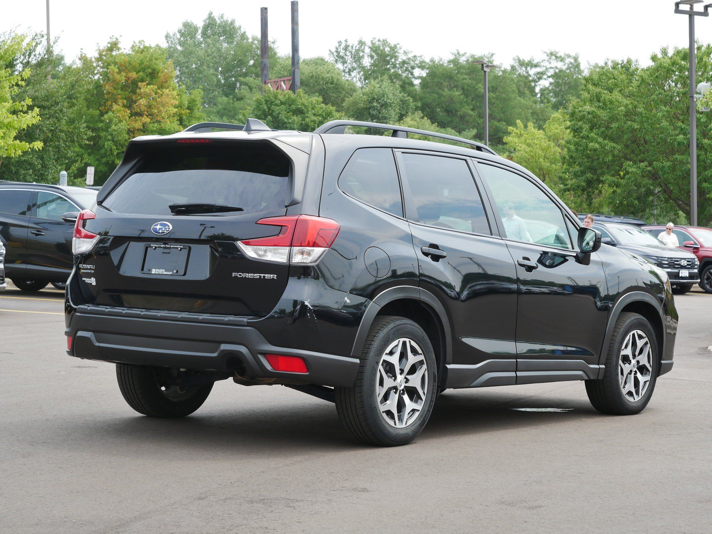 Used 2019 Subaru Forester Premium w/ All-Weather Package AWD/4WD image 6