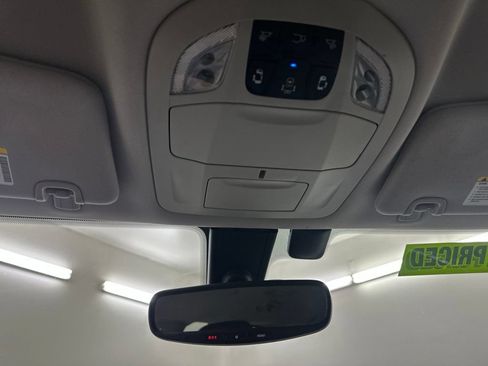 Used 2017 Chrysler Pacifica Touring-L Plus FWD image 45
