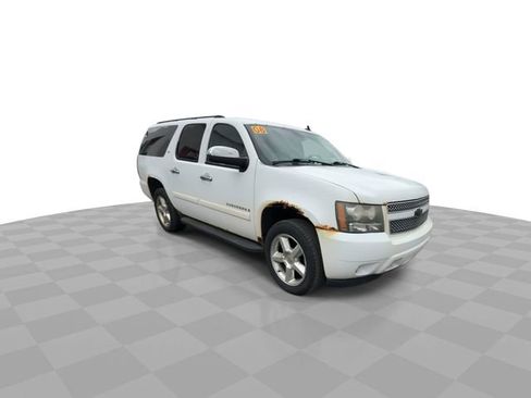 Used 2008 Chevrolet Suburban LTZ w/ LTZ Preferred Equipment Group AWD/4WD image 2