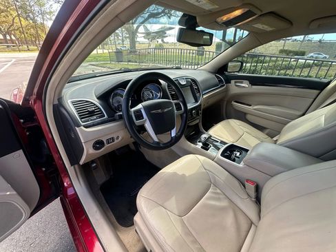 Used 2014 Chrysler 300 image 24