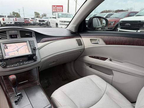 Used 2011 Toyota Avalon Limited image 25