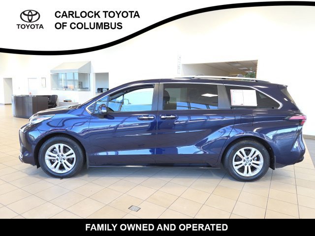 Used 2022 Toyota Sienna Platinum AWD/4WD image 1