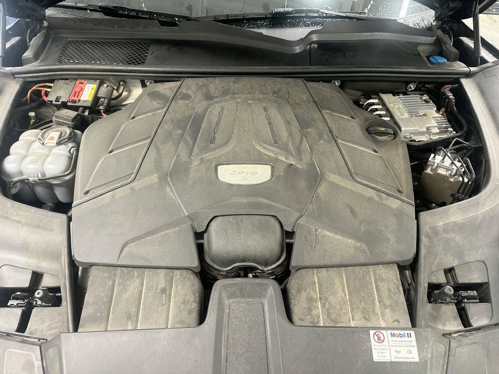 Certified 2020 Porsche Cayenne S AWD/4WD image 31