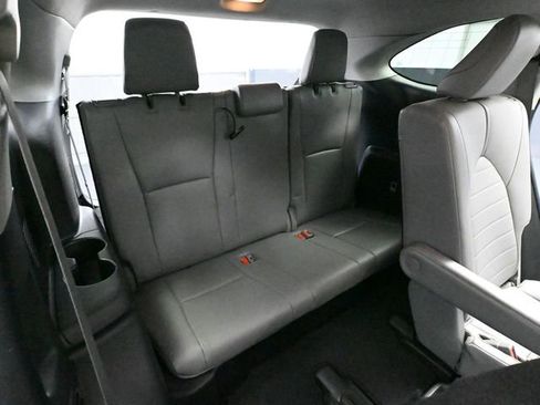 Used 2021 Toyota Highlander XLE image 46