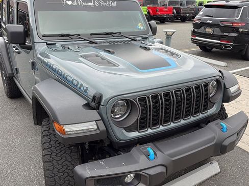 Used 2024 Jeep Wrangler Unlimited Rubicon 4xe w/ Technology Group image 4