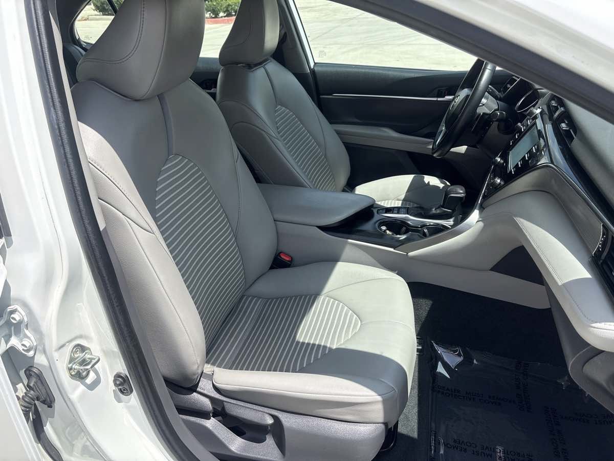 Used 2020 Toyota Camry SE w/ Carpet Mat Package FWD image 17