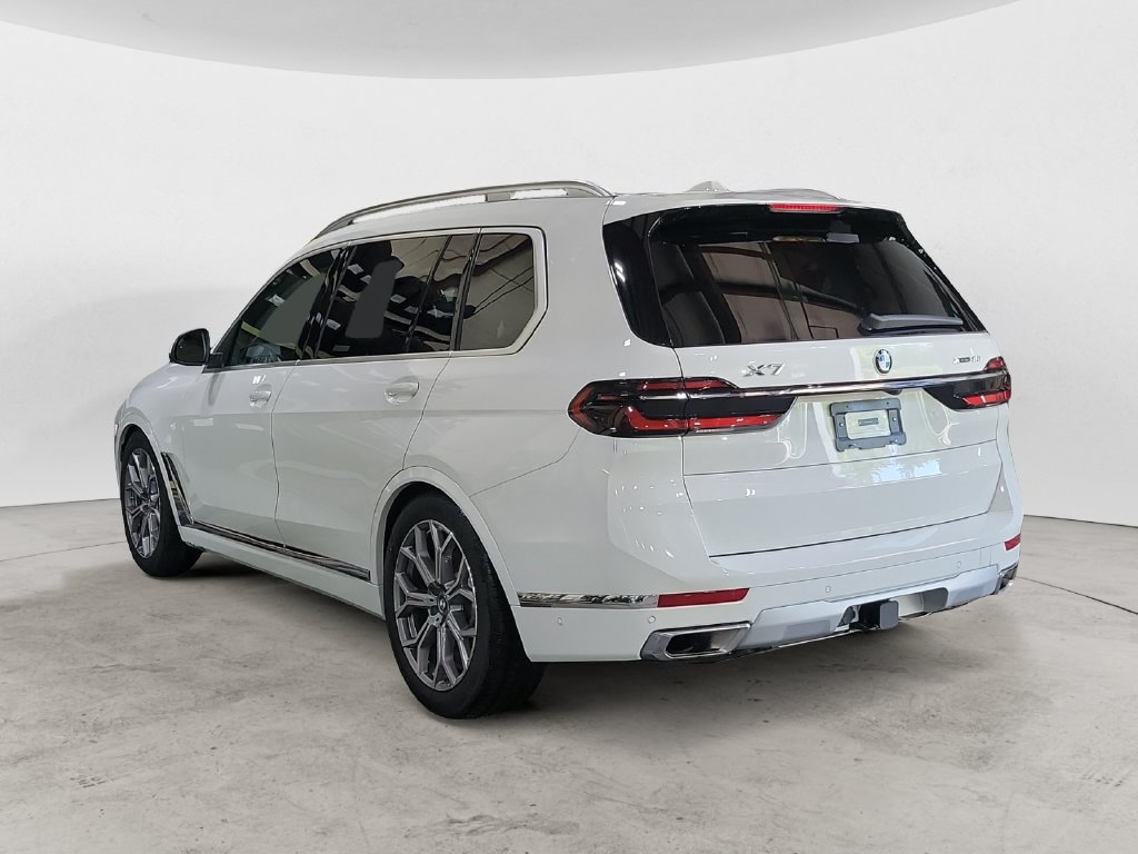 Used 2025 BMW X7 xDrive40i AWD/4WD image 3