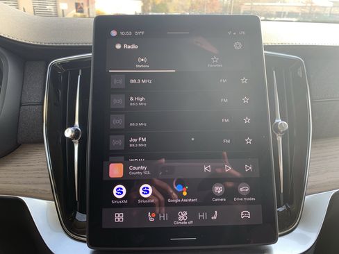 Used 2025 Volvo XC90 B6 Plus image 23