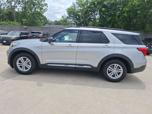 Used 2020 Ford Explorer XLT w/ Comfort Package RWD image 3