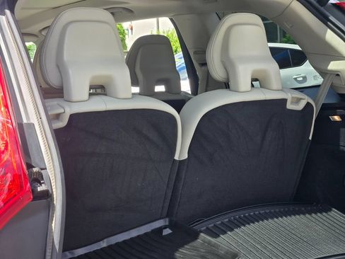 Certified 2025 Volvo XC90 T8 Plus w/ Protection Package Premier AWD/4WD image 19
