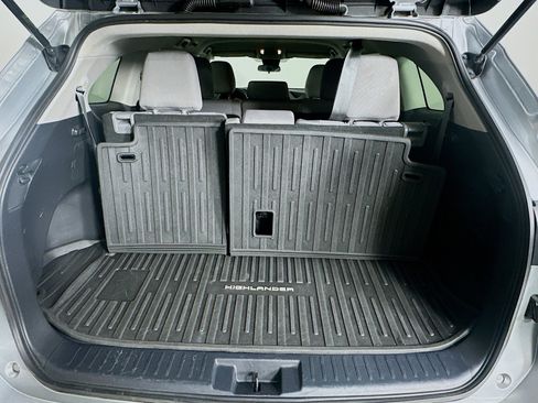 Used 2020 Toyota Highlander L image 30