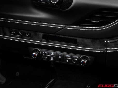 Used 2022 Ferrari F8 Tributo RWD image 33
